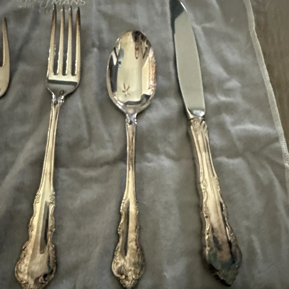 REED & BARTON SILVERPLATE DRESDEN ROSE 5 PIECE PLACE SETTING New Old Stock *read
